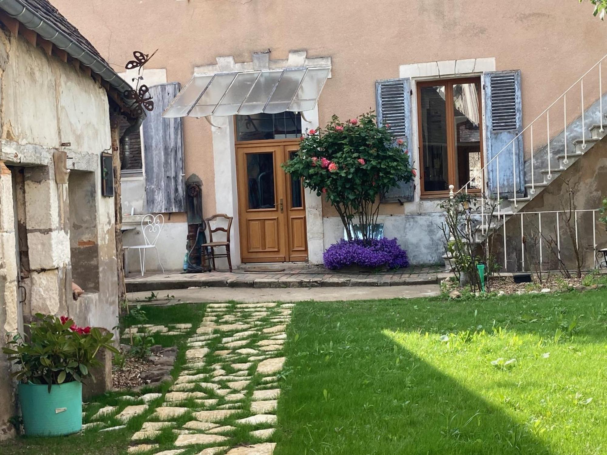 Sur Les Ailes Du Papillon-La Suite Saint-Sauveur-en-Puisaye Exterior foto